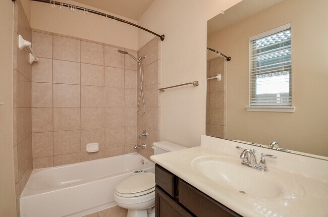 Foto del edificio - 3307 Home Point Dr