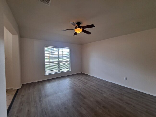 Foto del edificio - Beautiful 4/2/2 With Community Pool in Mes...