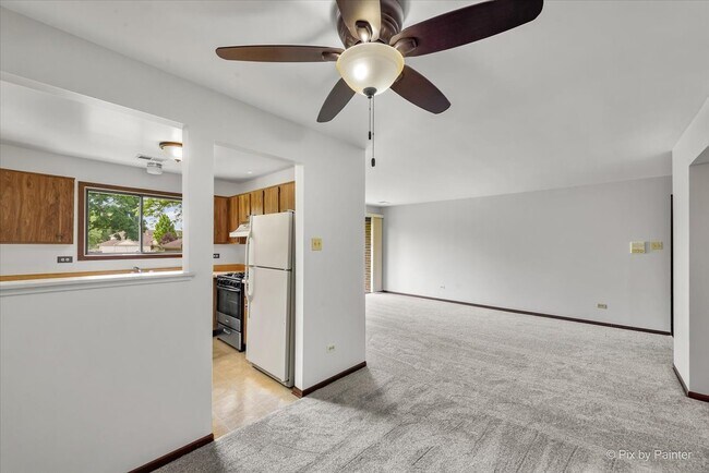 Foto del edificio - 877 E Carriage Ln
