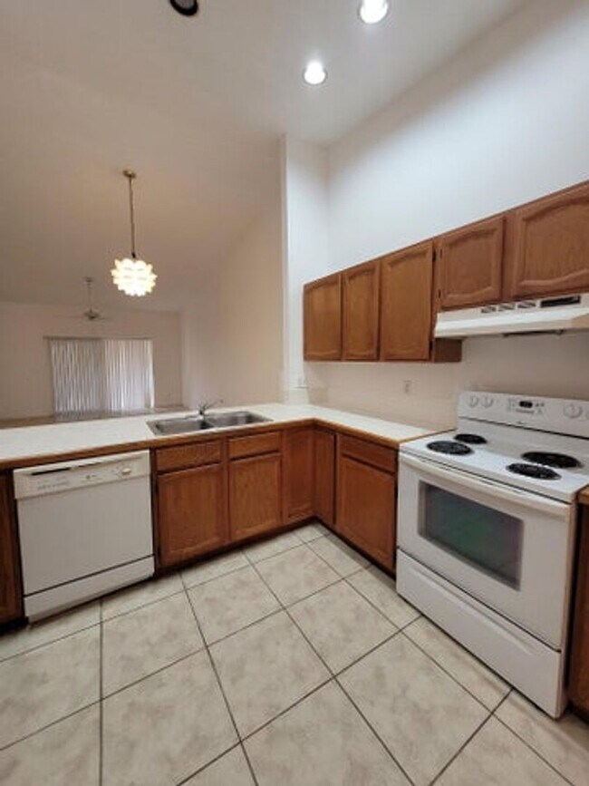 Foto del edificio - 13708 Lavender Ln