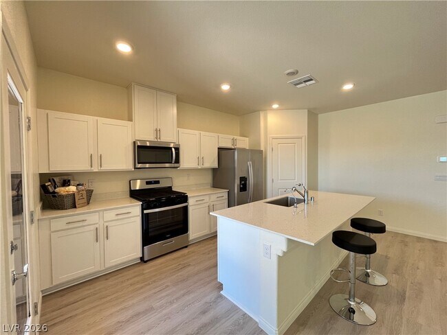 Foto del edificio - 7458 Mason Springs Ave