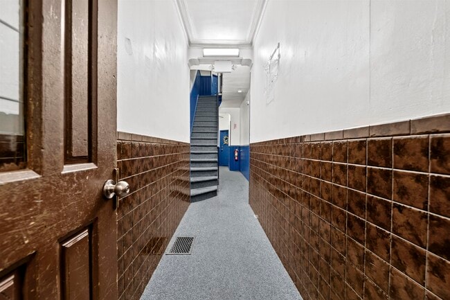 Building Photo - 207 15th St