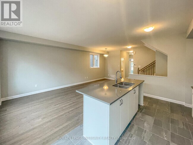 Building Photo - 555 Aglish Mews