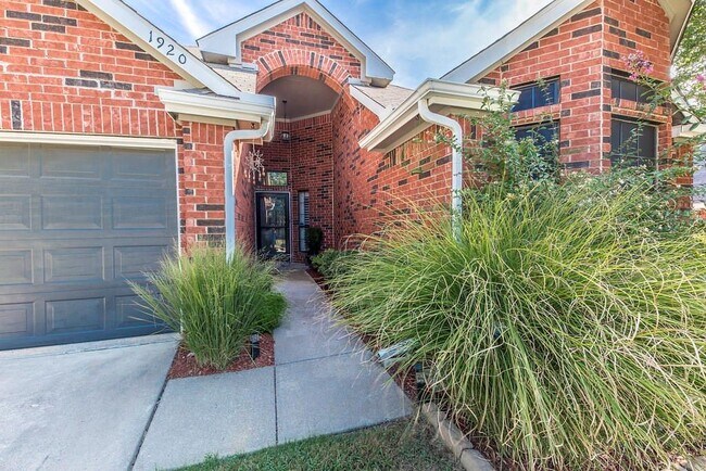 Acera - 1920 Rose Ct