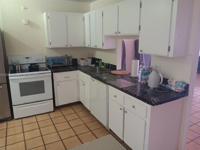 Foto del edificio - 3545 NE 166th St