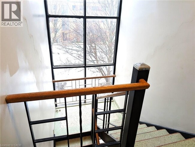 Building Photo - 2049 Prospect St