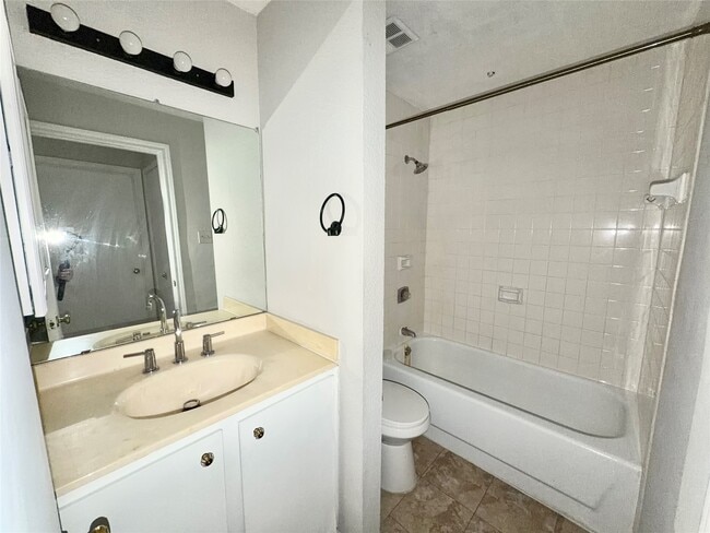 Foto del edificio - 728 Bering Dr