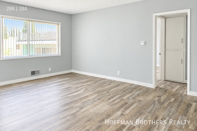 Building Photo - 3772 Lockland Dr