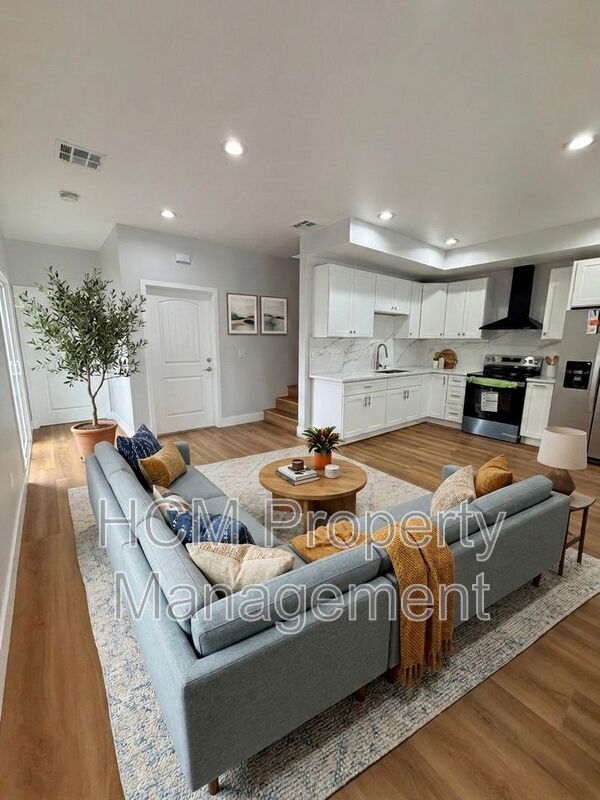 Photo - 5233 Bellflower Blvd House