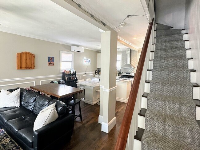 Building Photo - 10 Colebrook St