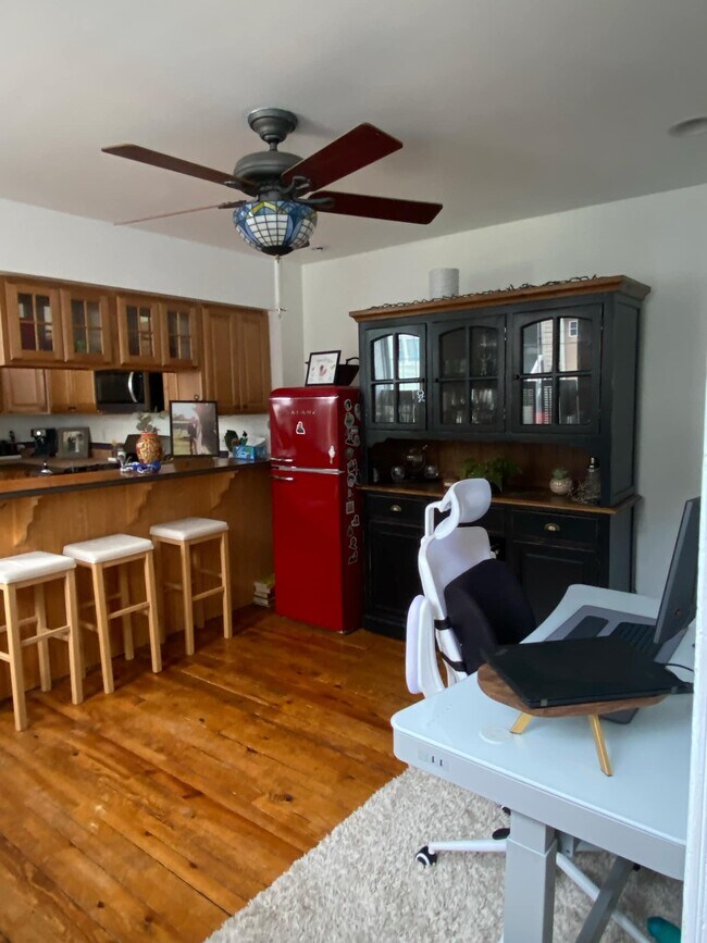 Dining room - 500 E Randall St