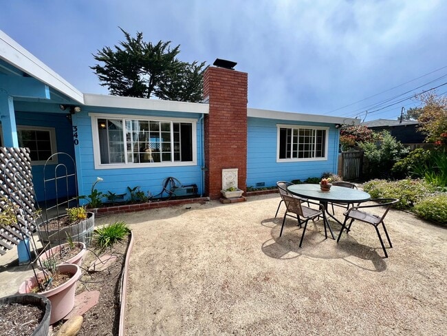 Building Photo - Archer Manor - Apply NOW!!