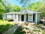 Primary Photo - ** 3 bed 1 bath located in Forest Hills **...