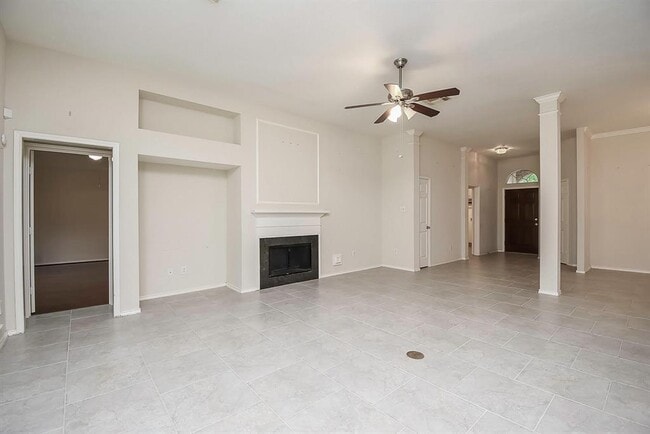 Building Photo - 3903 Vinecrest Dr