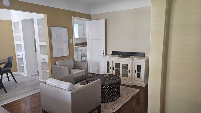 Salón o zona de comedor - 2028 W 81st St