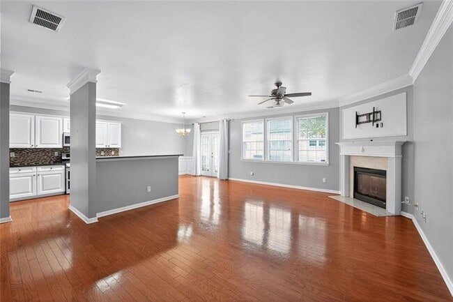 Foto del edificio - 605 Lofty Ln