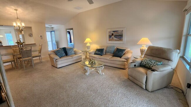 Foto del edificio - 916 Eastmont Ct