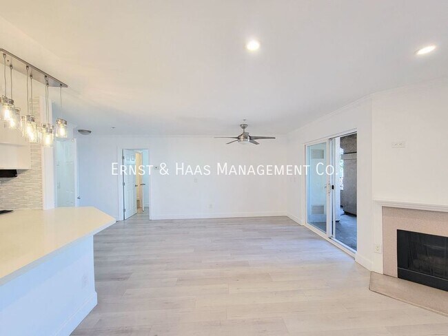 Building Photo - Spacious Condo in Long beach!