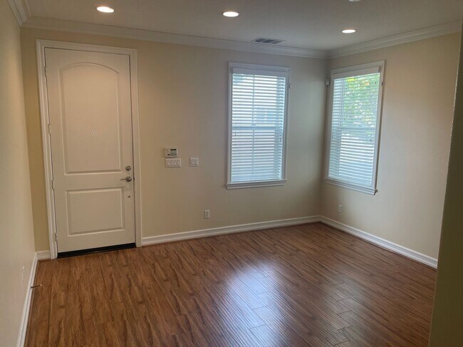 Foto del edificio - 2100 Canyon Cir