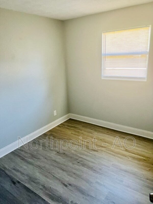 Building Photo - 7006 Miss Muffet Ln S