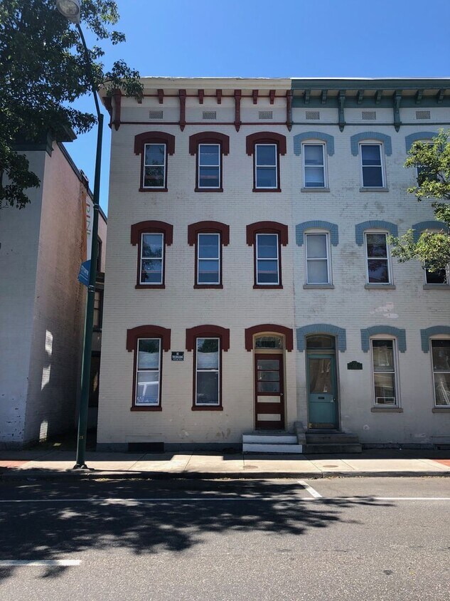 115 E. Franklin Street Apartment for Rent in Hagerstown, MD