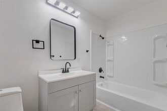 Building Photo - 1302 Ross St