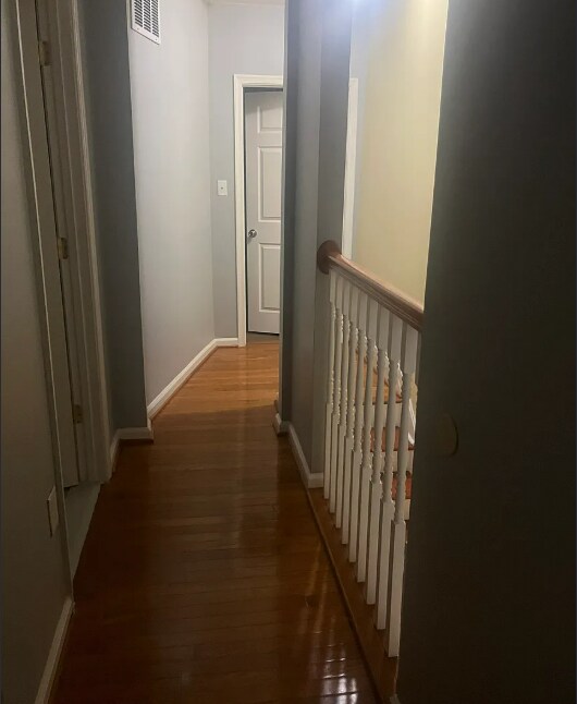 Building Photo - 2 Bedroom Plus Den 2.5 Bathrooms