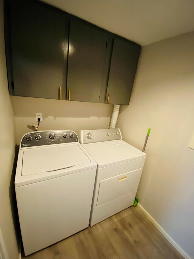 Laundry Room - 424 102nd Ave SE