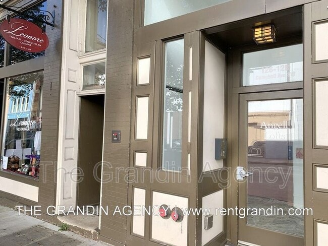 Building Photo - 126 Campbell Ave SW