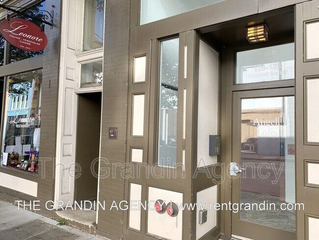 Foto del edificio - 126 Campbell Ave SW