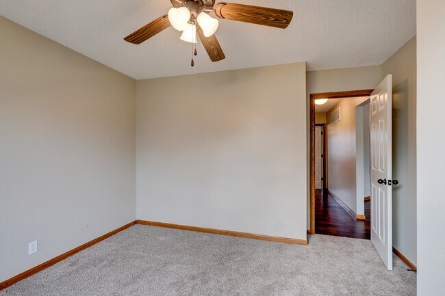 Foto del edificio - 325 Turf Ln