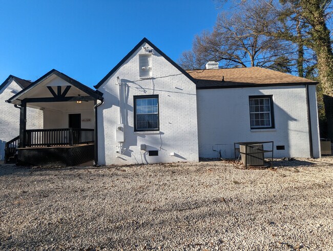 Building Photo - Room in Single Family Home on West Blvd