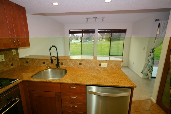 Foto del edificio - 11104 NE 68th St