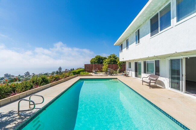 Building Photo - Beautiful Ocean View with pool