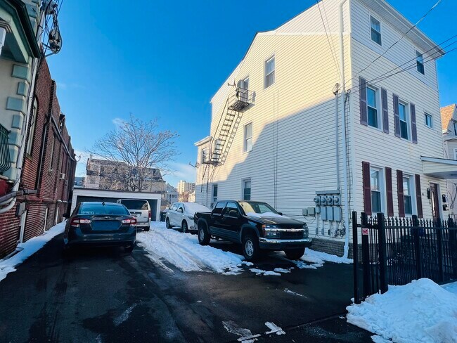 Building Photo - 972 Madison Ave