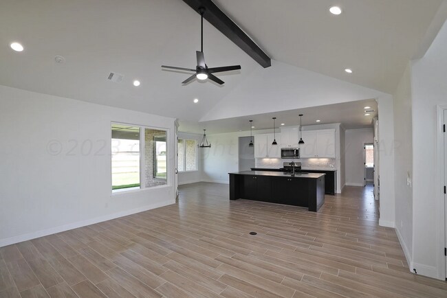 Foto del edificio - Available with our Lease with Purchase Opt...