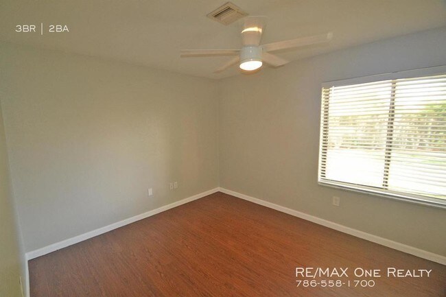 Building Photo - 1211 Wyndcliff Dr