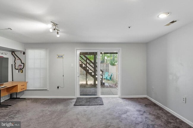 Building Photo - 9353 Kendal Cir