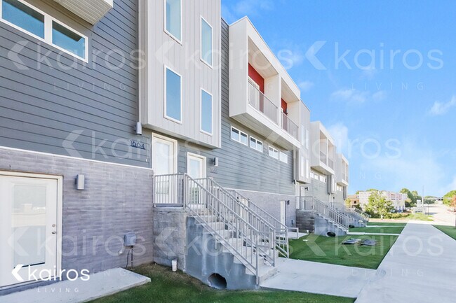 Building Photo - 1666 S. Razorback Road