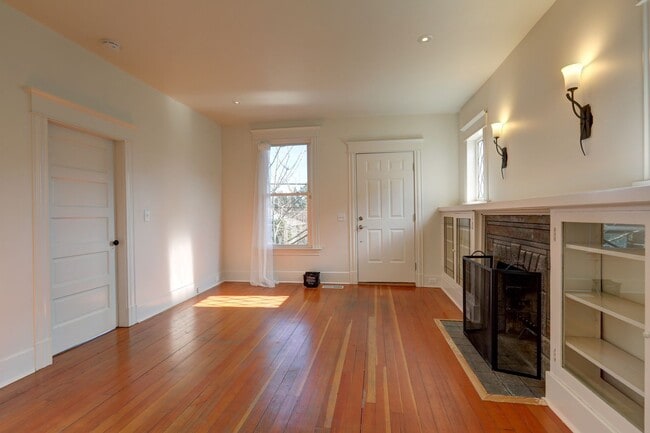 Building Photo - Charming 4 Bedrooms Madison Valley Bungalow Home