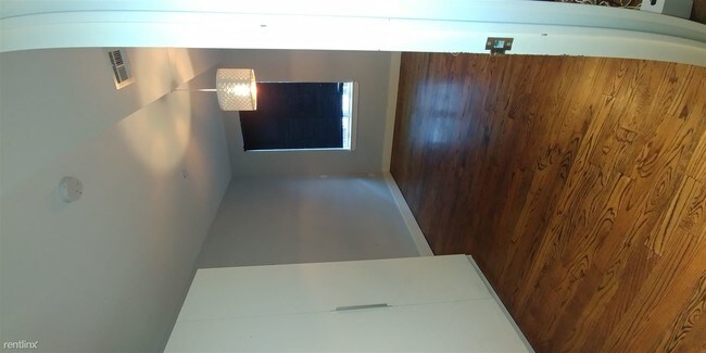 Building Photo - 3 br, 1 bath  - 581 Van Buren St