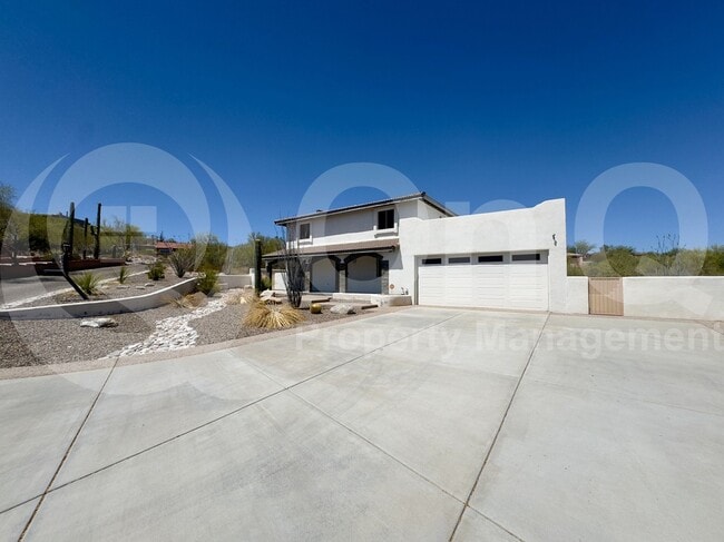Building Photo - 3700 N San Sebastián Dr