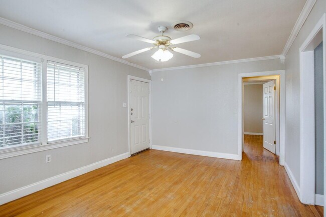 Building Photo - Budget Friendly, Great Space!