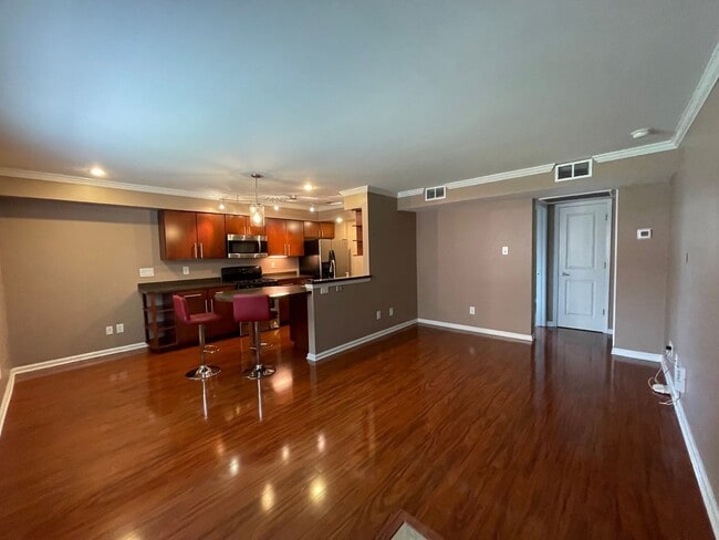 Building Photo - COMING IN AUGUST! Attractive Condo, Lots o...