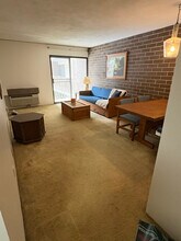 Building Photo - 2106 Kanawha Blvd E