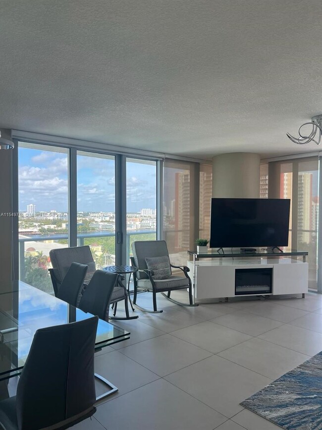 Foto del edificio - 300 Sunny Isles Blvd