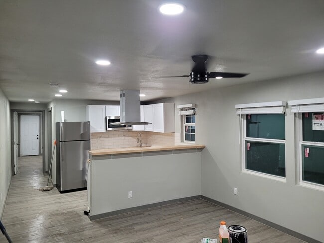 Building Photo - 2707 1st St