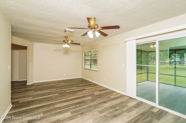 Building Photo - 456 SW Molloy St