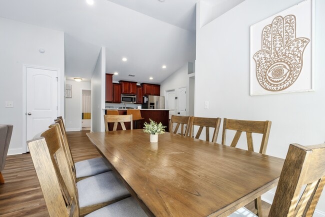 Foto del edificio - 265 Harold Murphy Dr