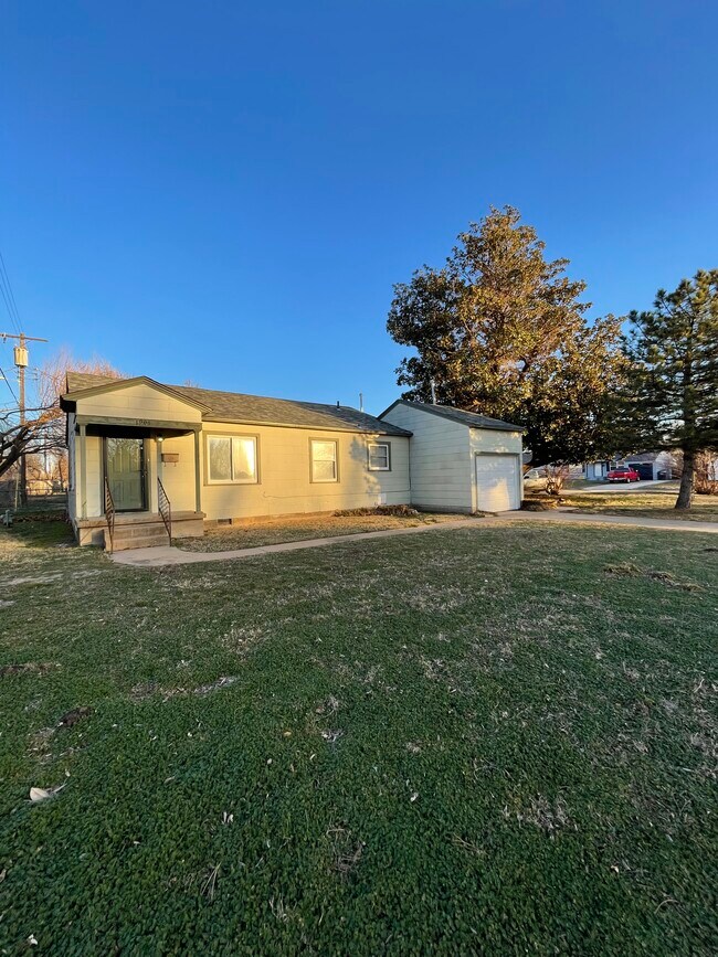 1901 Meadowbrook Drive, Enid, OK 73701 House Rental in Enid, OK